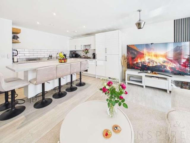 Flat for sale in Glynde, West Sussex