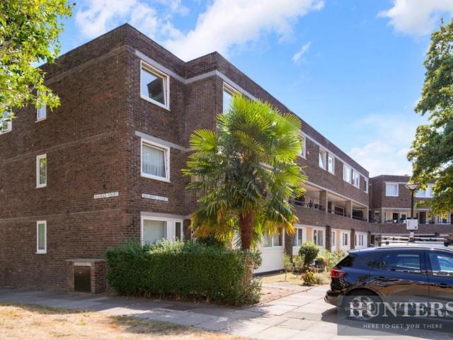 Flat for sale in London Borough of Hounslow, Greater London