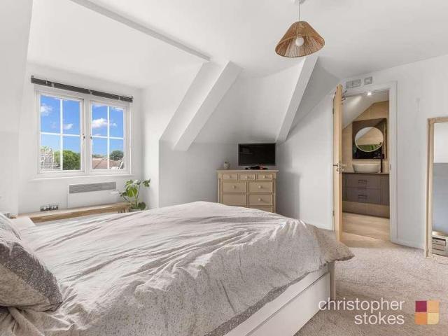 Flat for sale in Broxbourne, Hertfordshire