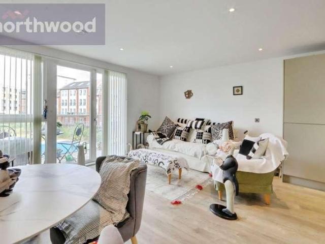 Flat for sale in High Field, York