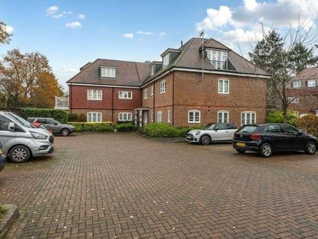Flat for sale in Denham, Gerrards Cross and Chalfonts Community Board, Gerrards Cross