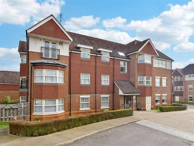 Flat for sale in Horsham, West Sussex