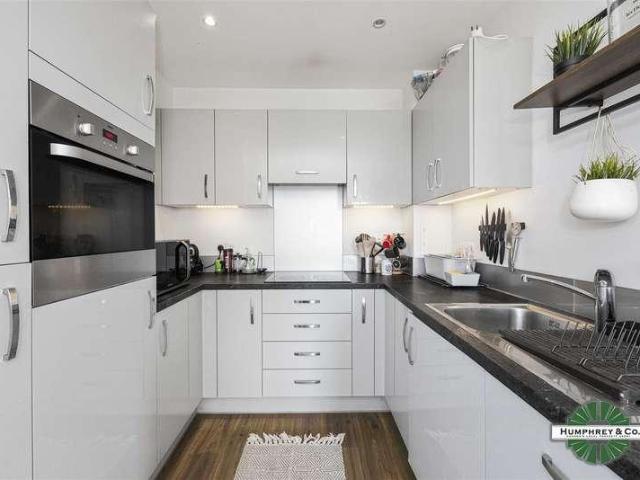 Flat for sale in Leyton, Greater London