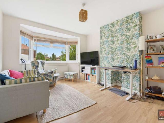 Flat for sale in London Borough of Hounslow, Greater London