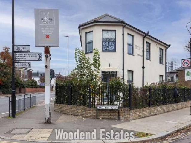 Flat for sale in London Borough of Ealing, Greater London