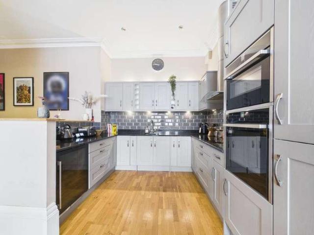 Flat for sale in Old Town, Hull