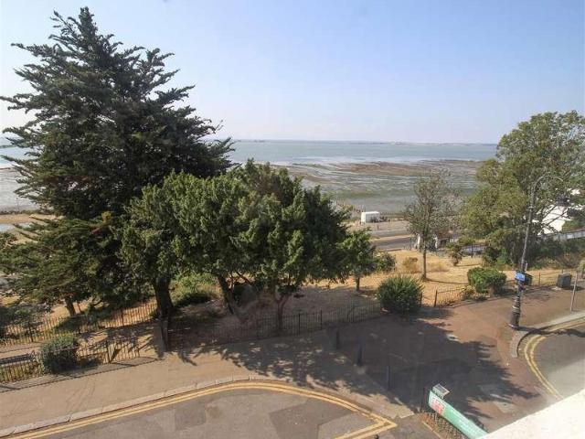 Flat for sale in Alton Barnes, Essex
