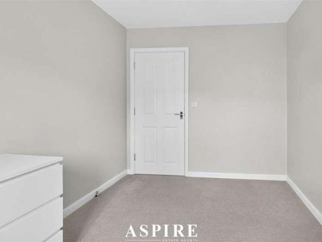 Flat for sale in Thundersley, Essex