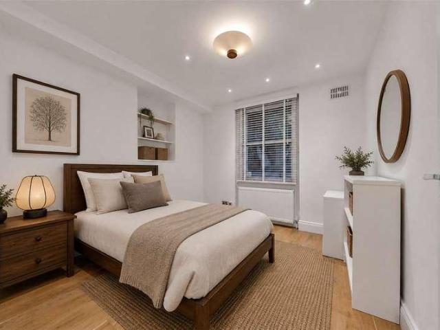 Flat for sale in St. John's Wood, Greater London