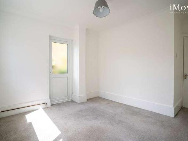 Flat for sale in London Borough of Lambeth, Greater London