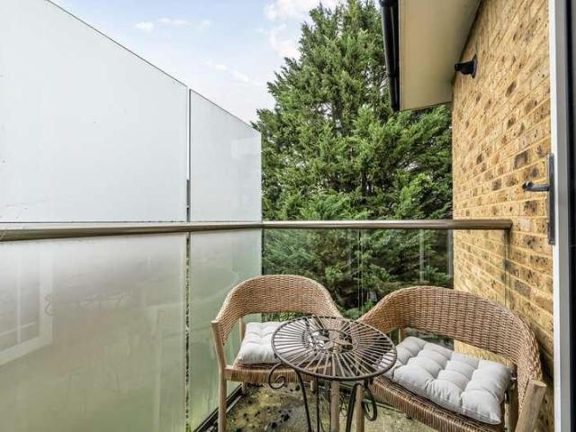 Flat for sale in Charlotteville, Guildford