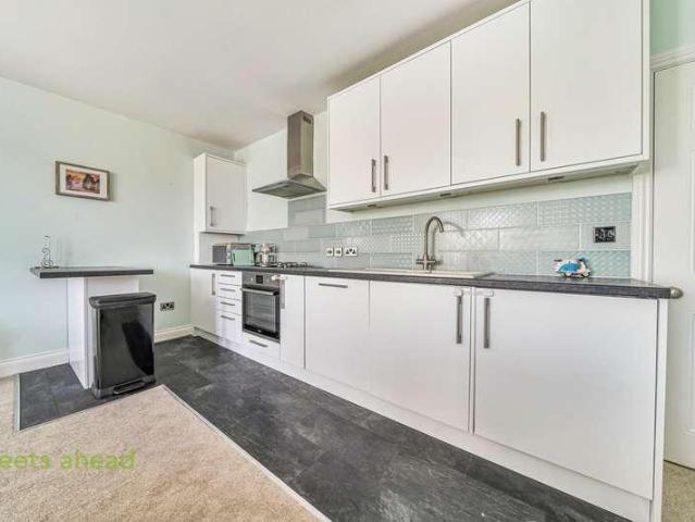 Flat for sale in London Borough of Croydon, Upper Norwood
