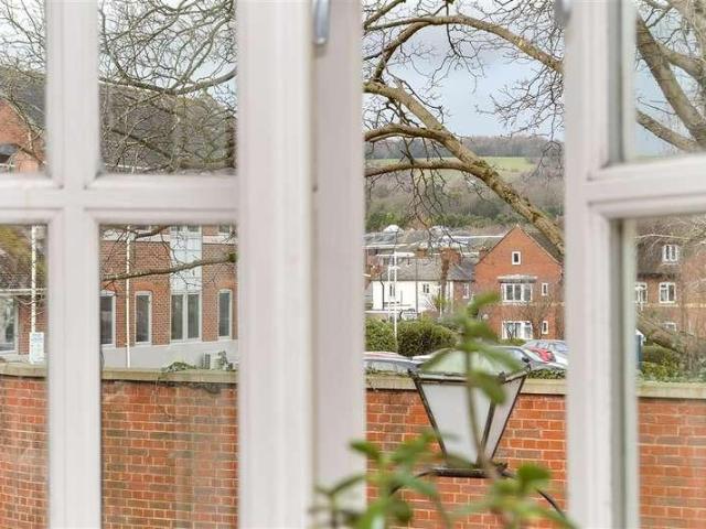 Flat for sale in Rose Hill, Pachesham Park