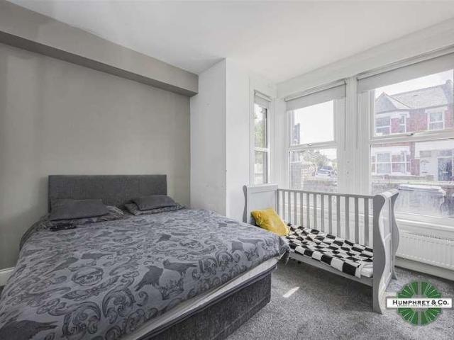 Flat for sale in Greater London