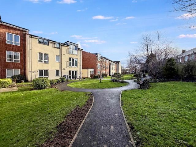 Flat for sale in Ford Estate, Tyne And Wear