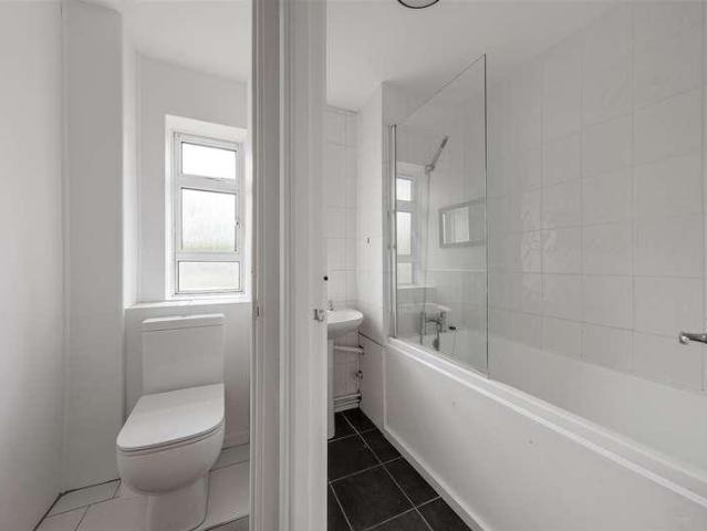 Flat for sale in Dulwich, Greater London