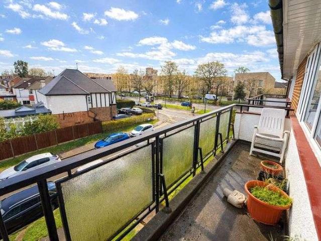 Flat for sale in Little Stanmore, Greater London