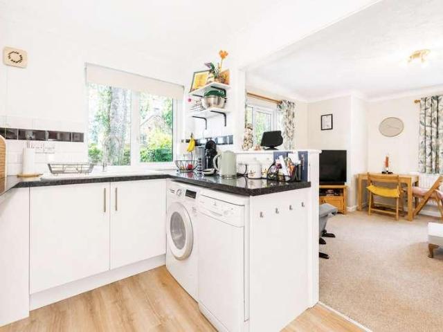 Flat for sale in Rose Green, Clapham