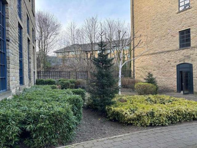 Flat for sale in Huddersfield, West Yorkshire