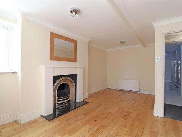 Flat for sale in Red Hill, Surrey