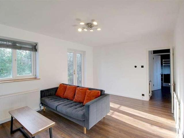 Flat for sale in Hammerfield, Pouchen End