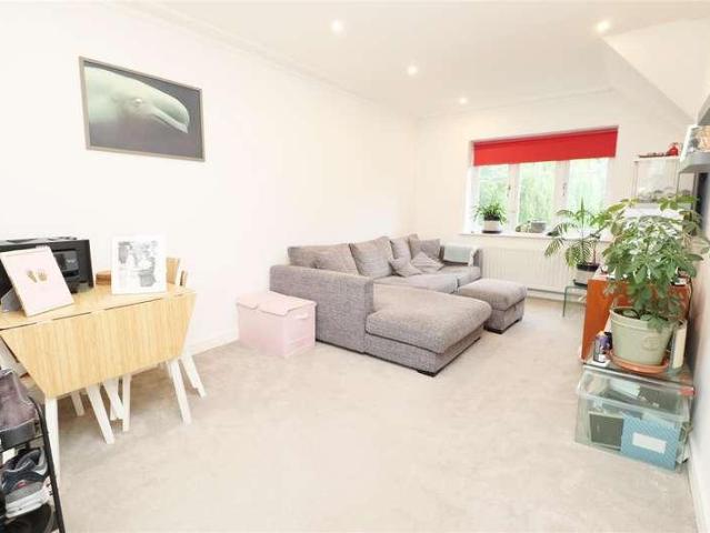Flat for sale in Radlett, Hertfordshire