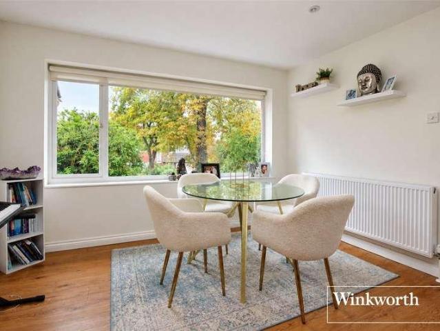 Flat for sale in Borehamwood, Hertsmere