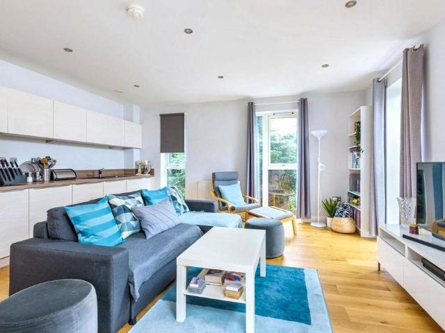 Flat for sale in Broomfield, South Yorkshire