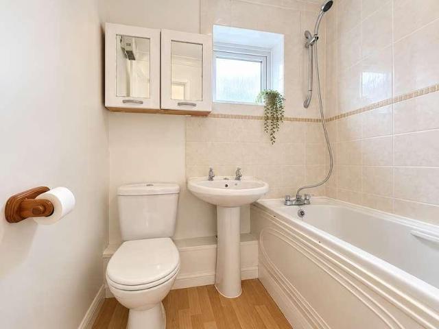 Flat for sale in Farnborough, Rushmoor