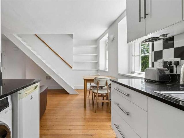 Flat for sale in Upper Clapton, Greater London