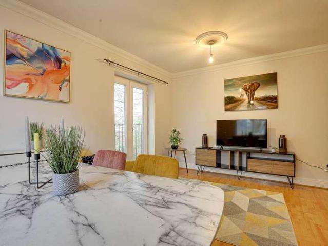 Flat for sale in Reading