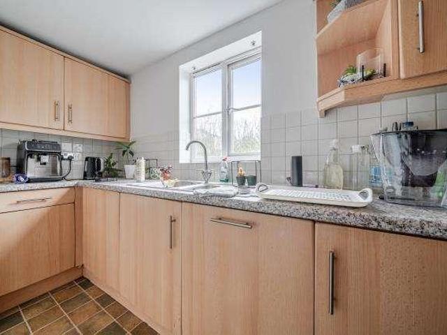Flat for sale in Totteridge, Buckinghamshire