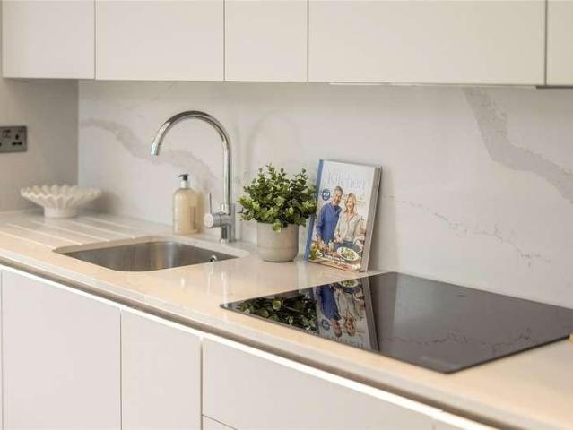 Flat for sale in Bushey, Bushey Heath