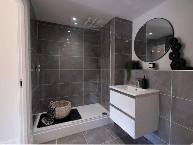Flat for sale in Dumbarton, Scotland