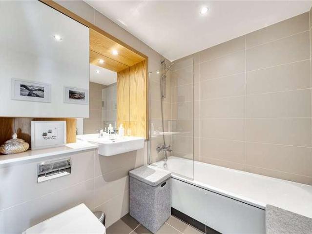 Flat for sale in London Borough of Lewisham, Deptford
