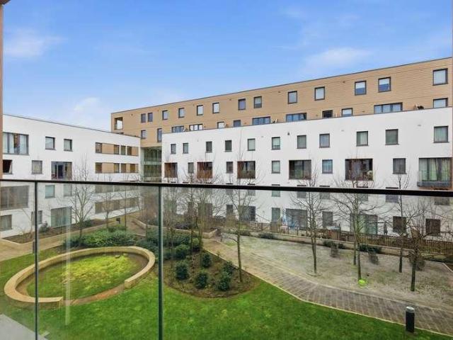Flat for sale in Kingsbury, Greater London