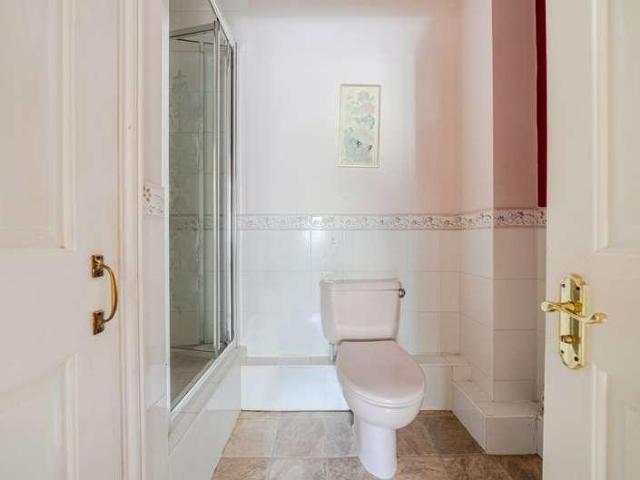 Flat for sale in Fole, Surrey