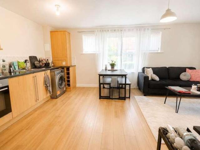 Flat for sale in Feckenham, City Of Bristol