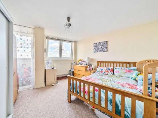 Flat for sale in North Woolwich, Greater London