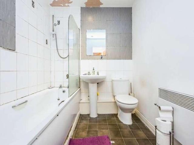 Flat for sale in Calderstones