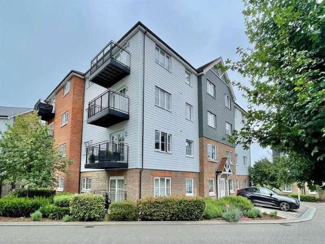 Flat for sale in The Butts, Kent