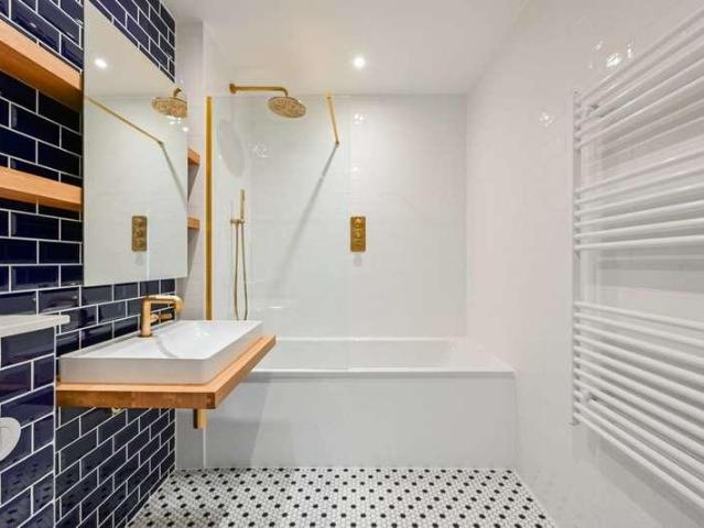 Flat for sale in E14, London