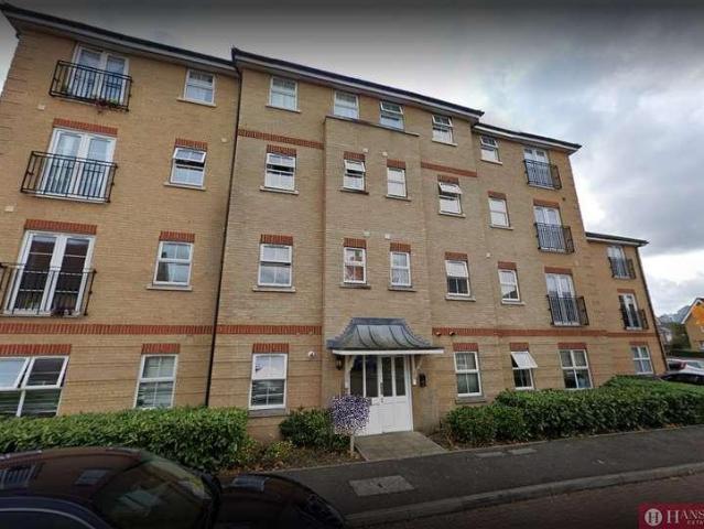 Flat for sale in Seven Kings, Greater London