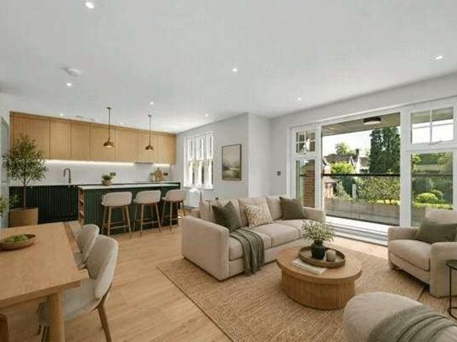 Flat for sale in East Molesey, Elmbridge