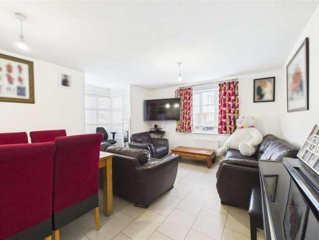 Flat for sale in Wokingham, Berkshire