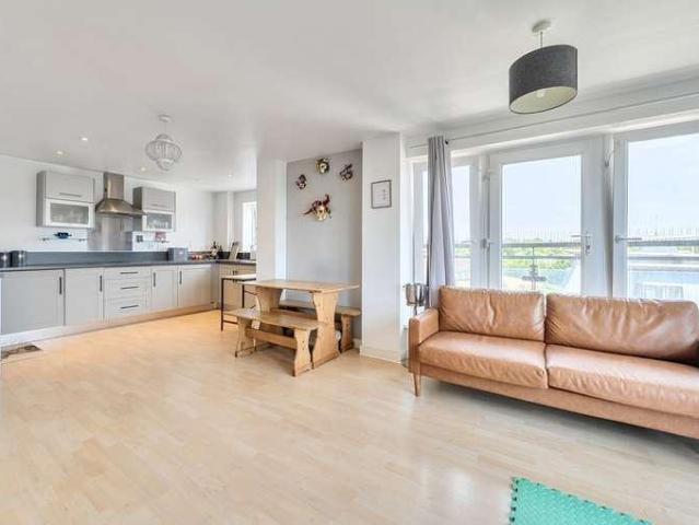 Flat for sale in Priest Down, Hampshire