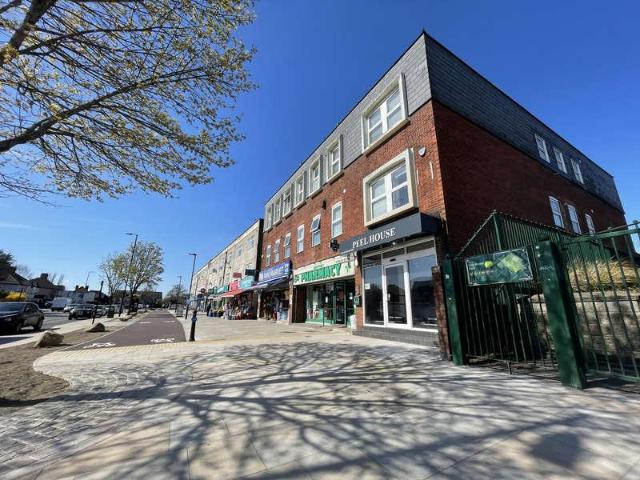 Flat for sale in London Borough of Ealing, Greater London