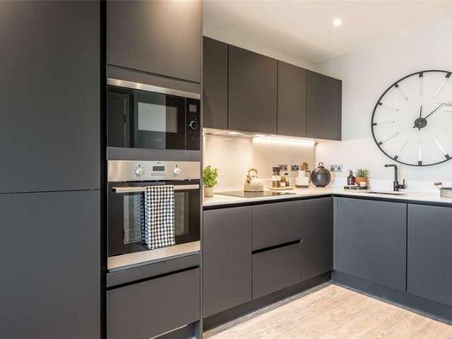 Flat for sale in London Borough of Hounslow, Strand