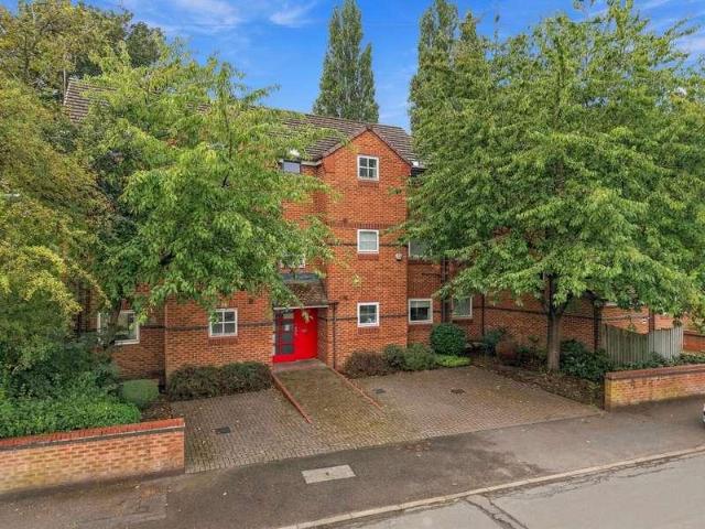 Flat for sale in Gedling, East Midlands