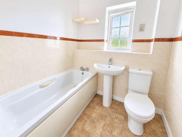 Flat for sale in Pear Tree Lane - Industrial Estate, Dudley